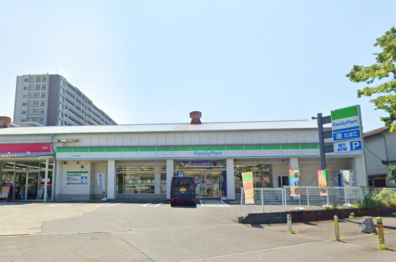 コンビニ　ファミリーマート（コンビニ）まで496m