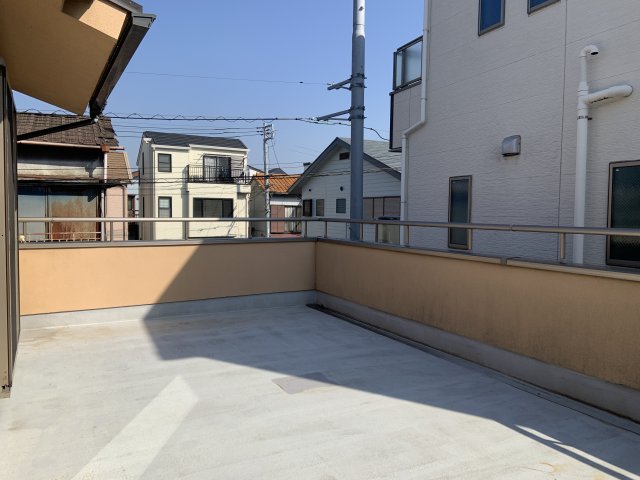 バルコニー　日当たりの良い、広々としたルーフバルコニー