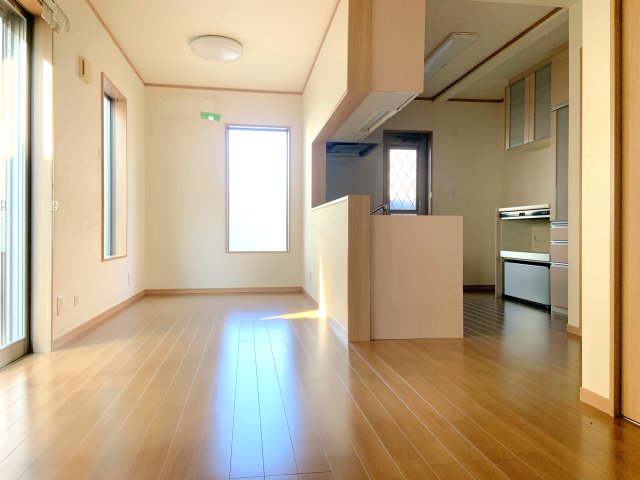 居室・リビング　ファミリーで使える、リビングの内装です