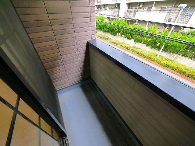 バルコニー　開放的で明るい空間を演出してくれるバルコニーです