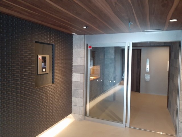 エントランス　建物の内部です