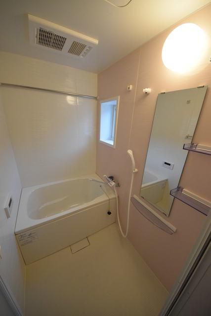 バス・シャワールーム　浴室乾燥機付きバス