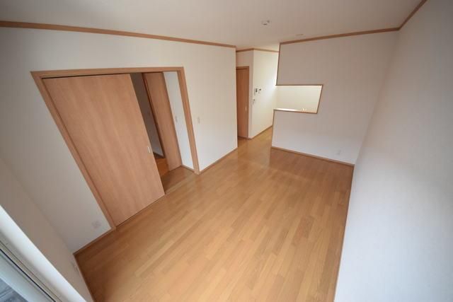 居室・リビング　カウンターキッチンで明るいリビング