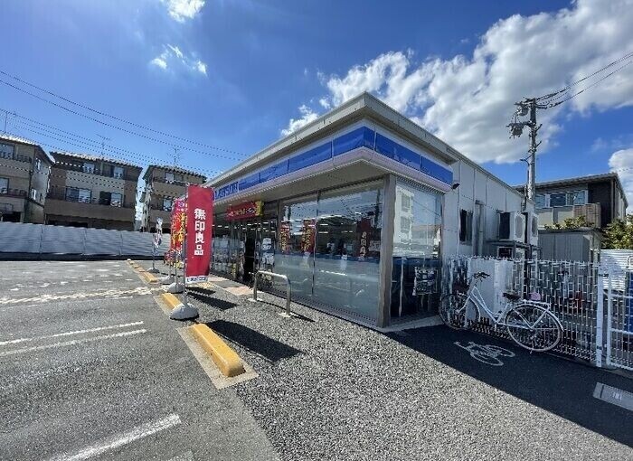 コンビニ　ローソン上尾瓦葺安中店（コンビニ）まで386m