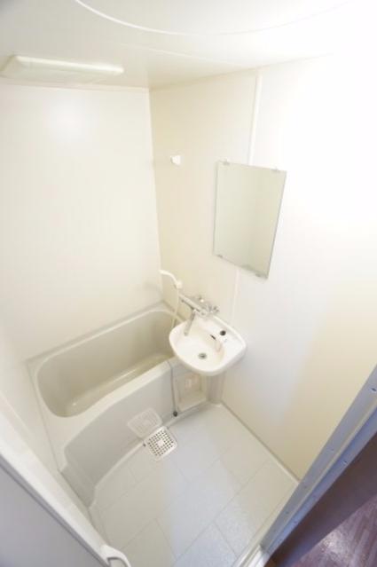 バス・シャワールーム　※同物件・反転タイプの写真です。