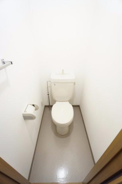 トイレ　※同物件・反転タイプの写真です。
