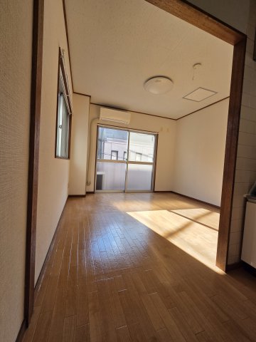 居室・リビング　こちらのリビングで趣味の時間をお楽しみください