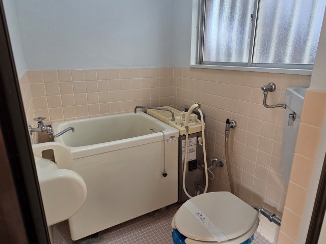 バス・シャワールーム　コンパクトで使いやすいお風呂です