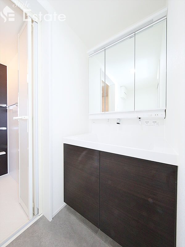 洗面設備　同仕様内装