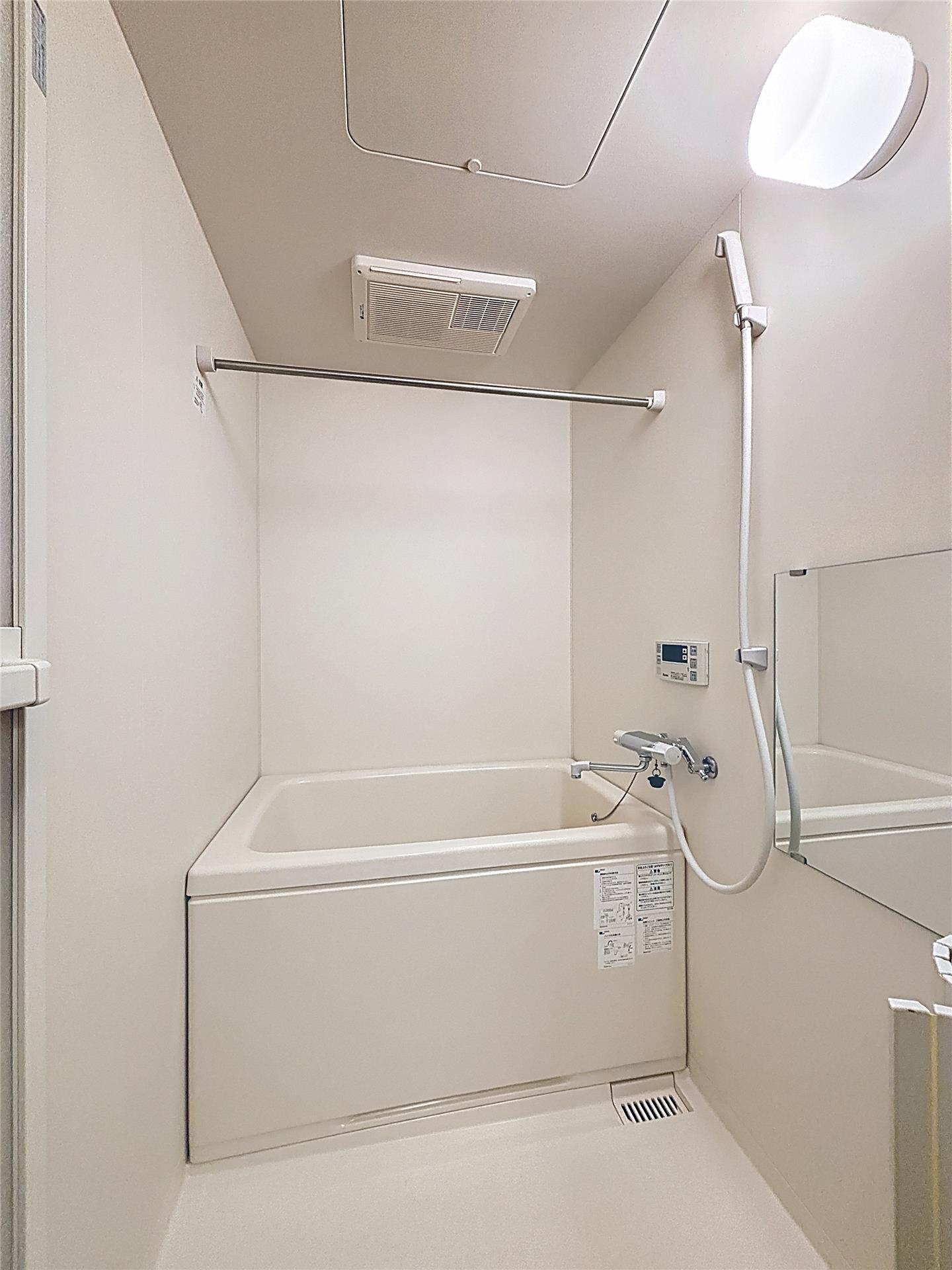 バス・シャワールーム　同タイプ別室の写真です。実際の仕様と異なる場合がございます。