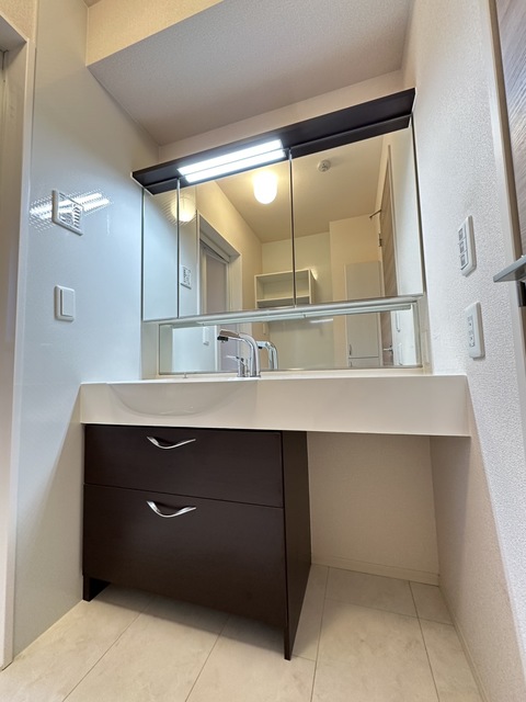 洗面設備　別部屋参考写真です