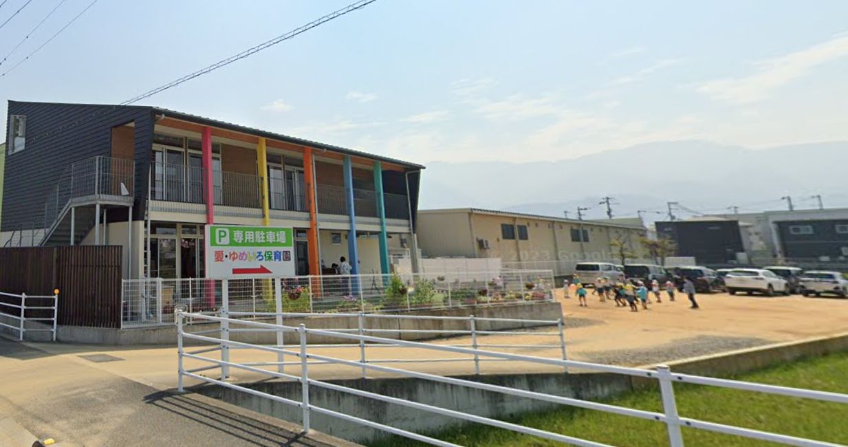 コンビニ　ファミリーマート西条横黒店様（コンビニ）まで1200m