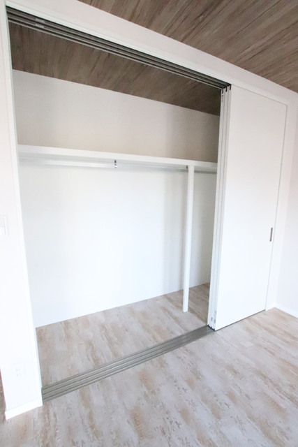 収納　★上部棚があって整理しやすいクローゼット★