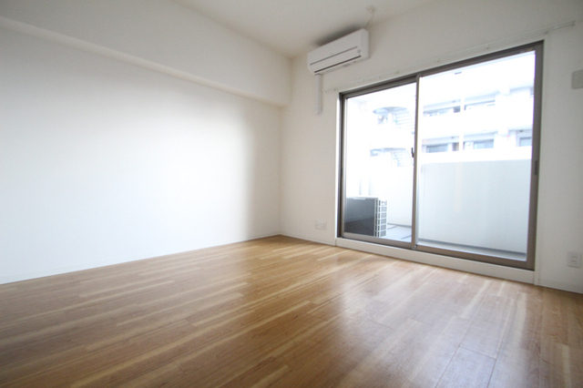 居室・リビング　別室参考写真です。