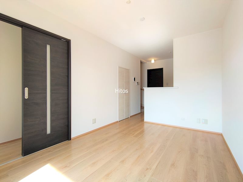 居室・リビング　約10帖のLDKは日当たりも良好。