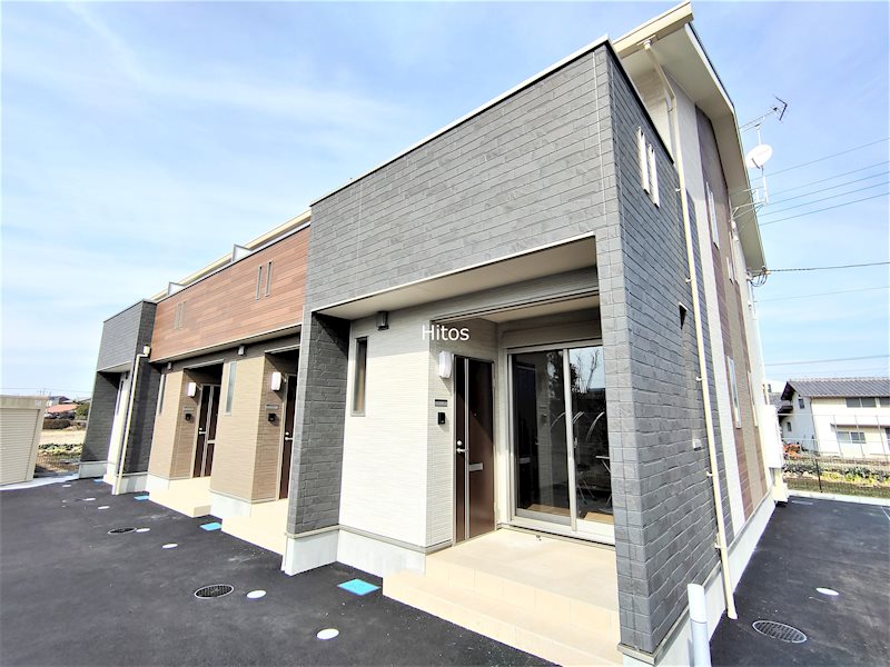 建物外観　1・2階併用メゾネットタイプの物件です。