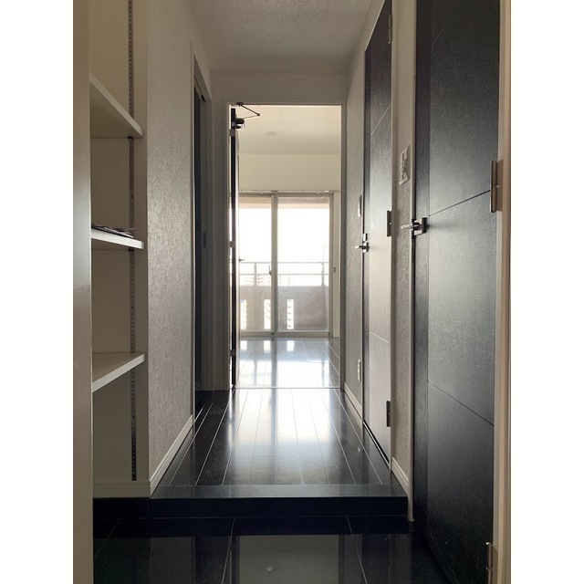 玄関　収納もある玄関です