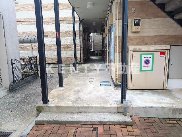 エントランス　落ち着いたエントランスです