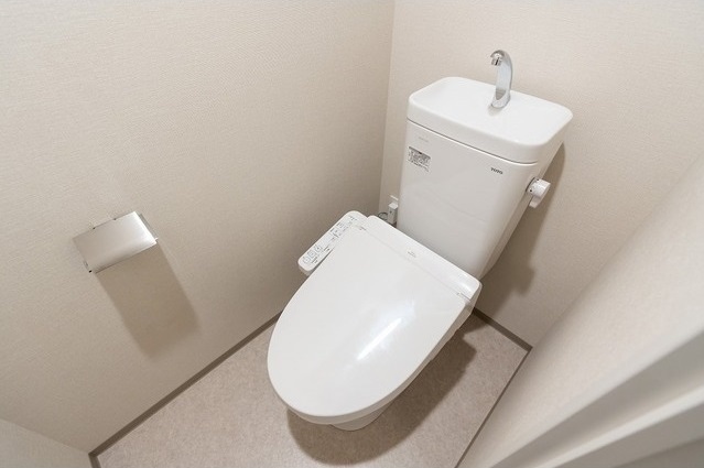トイレ　温水洗浄便座付のトイレ