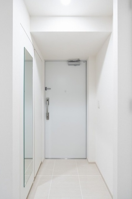 玄関　姿鏡付の玄関