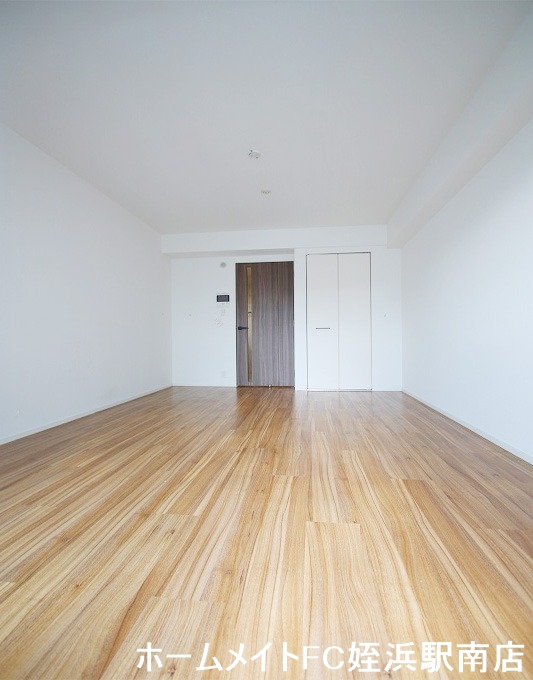 居室・リビング　★洋室は8.9帖と広めです！★参考写真