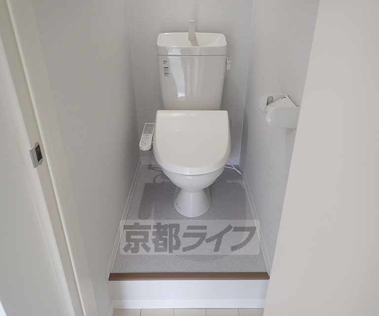 トイレ　ウォシュレット付きです。