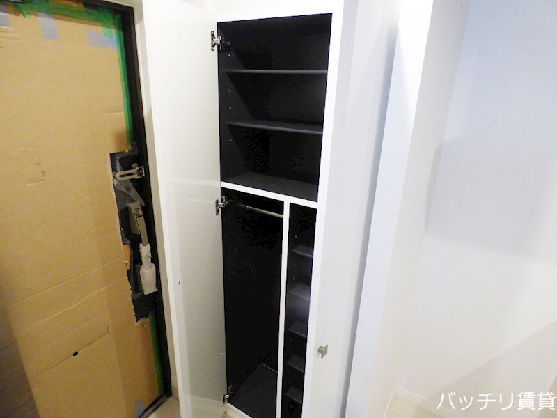 玄関　※同型タイプ写真のため、現状優先。