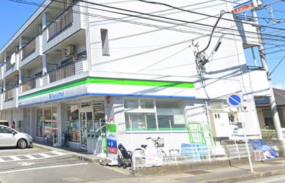 コンビニ　ファミリーマート（コンビニ）まで369m