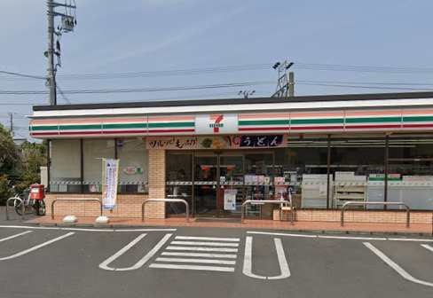 コンビニ　セブンイレブン（コンビニ）まで845m