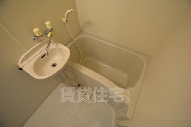 バス・シャワールーム　洗面台付き