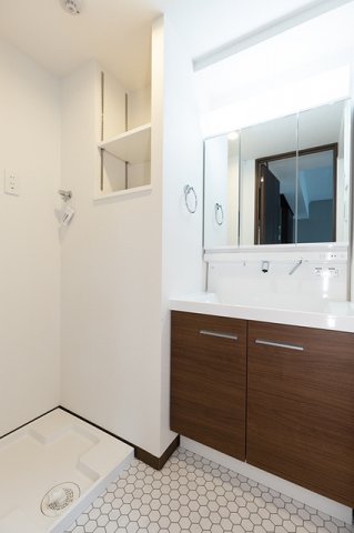 洗面設備　※写真は同タイプ住戸です。