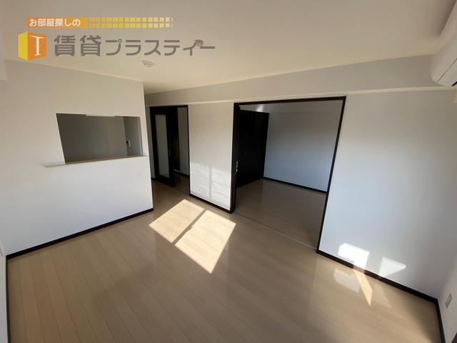 居室・リビング　陽射しが気持ち良いお部屋です。