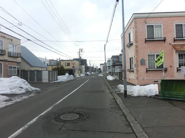 コンビニ　セブンイレブン（コンビニ）まで325m