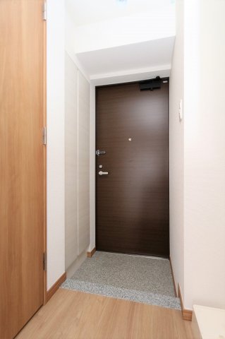 玄関　参考写真（同物件別部屋）