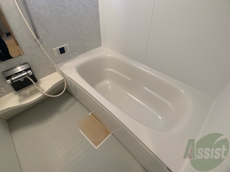 バス・シャワールーム　コチラで日々の疲れを癒し、リラックスしてください