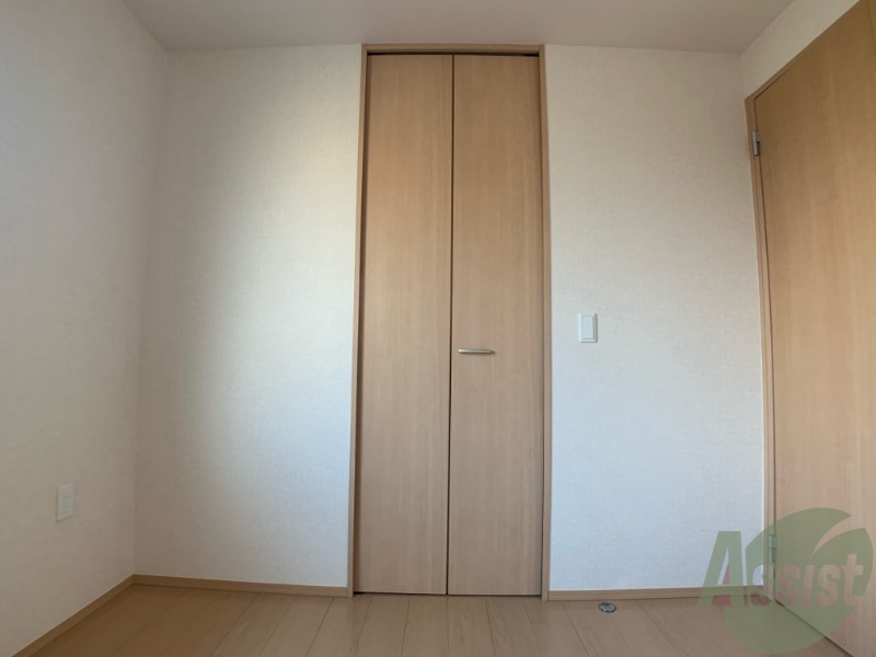 収納　収納はこちらのクローゼットをお使いください。