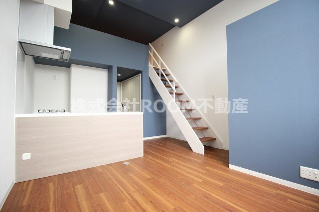 居室・リビング　こちらの居間で趣味の時間をお楽しみください