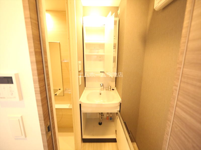 洗面設備　独立洗面台（シャンプードレッサー付）