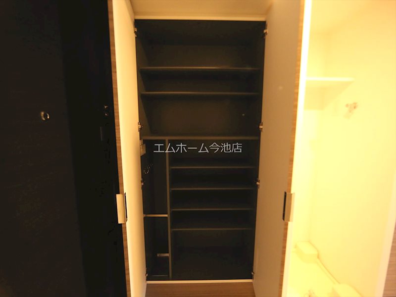 玄関　玄関（シューズボックス付）