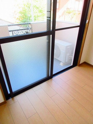 バルコニー　暖かな日差しのふりそそぐバルコニー