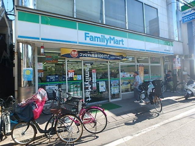 コンビニ　ファミリーマート鷹の台駅前店（コンビニ）まで225m