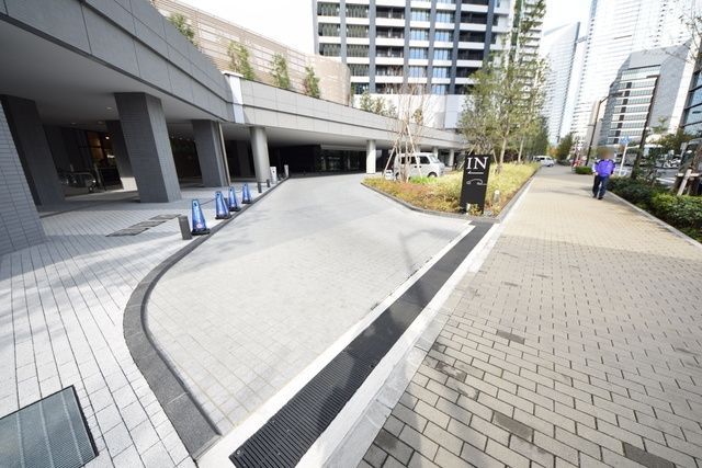 ロビー　★こちらからエントランス前に車寄せできます★