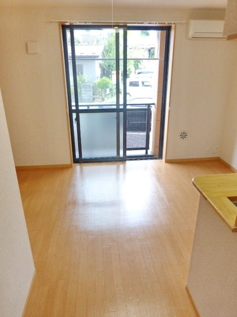 居室・リビング　別号室参考写真