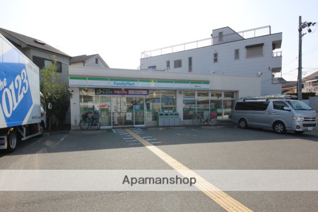 コンビニ　ファミリーマート箕面半町店（コンビニ）まで598m