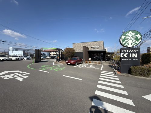 飲食店　スターバックス（飲食店）まで493m