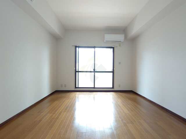 居室・リビング　※参考写真です。反転タイプのお部屋になります。