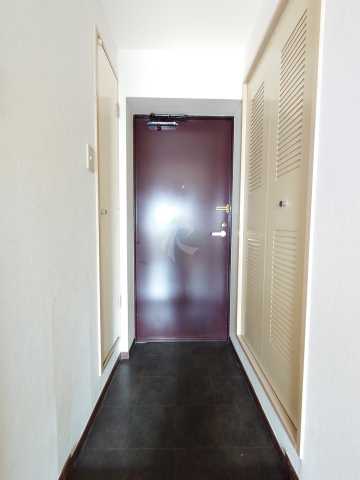 玄関　※参考写真です。反転タイプのお部屋になります。