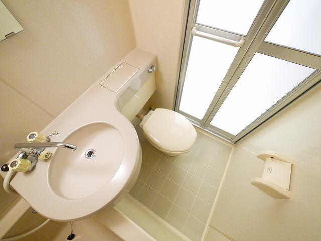 トイレ　清潔感のあるトイレです