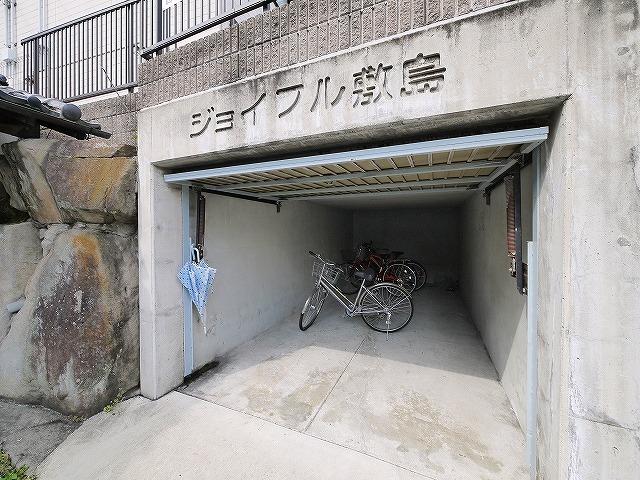 その他共有部分　屋根付きの自転車置場です