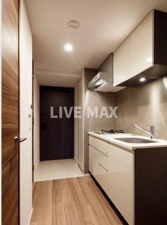 キッチン　■お部屋は2色のカラーバリエーション：シック・ブラン 、フロ